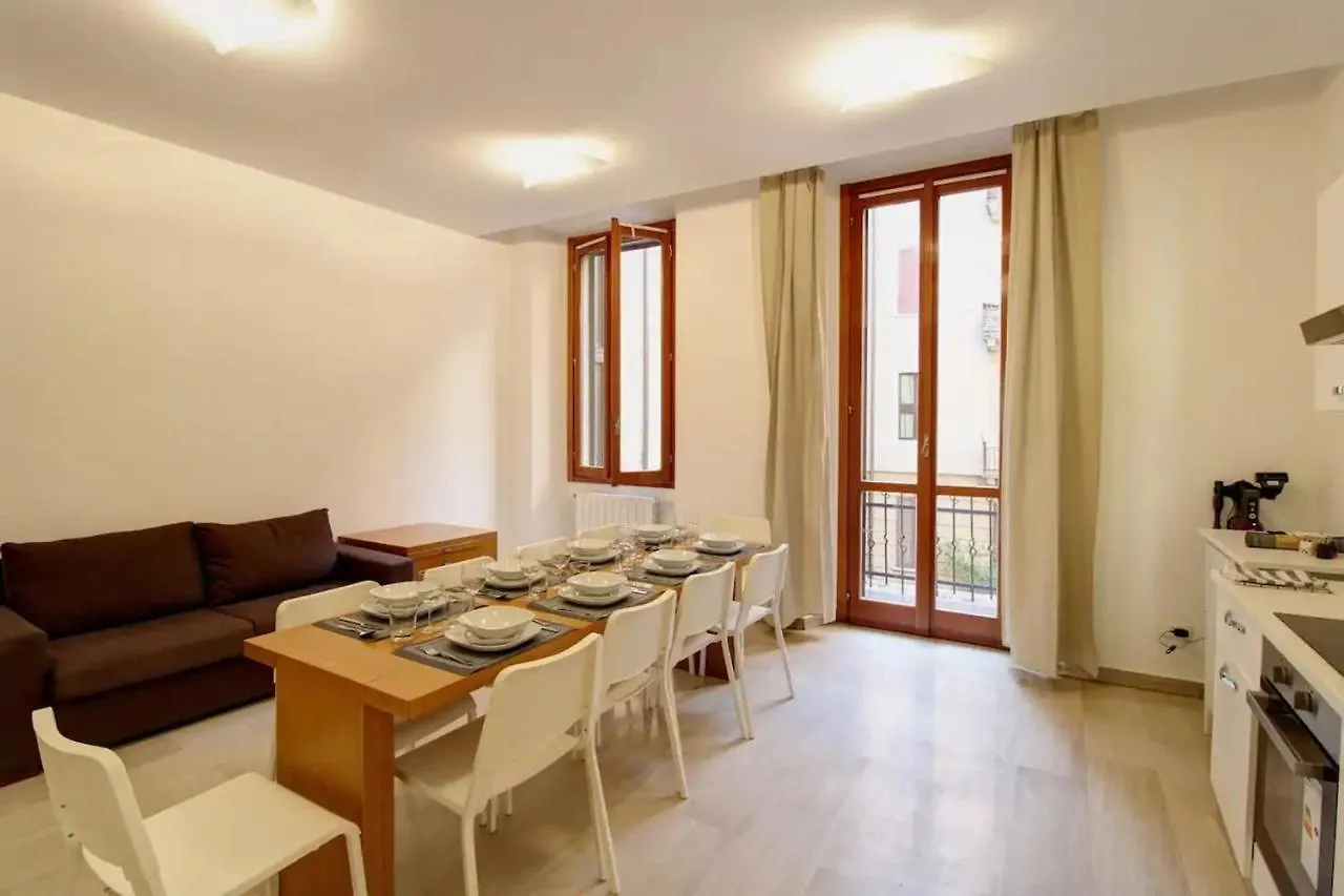 Milanrentals - Iris Apartment 0*, Milan